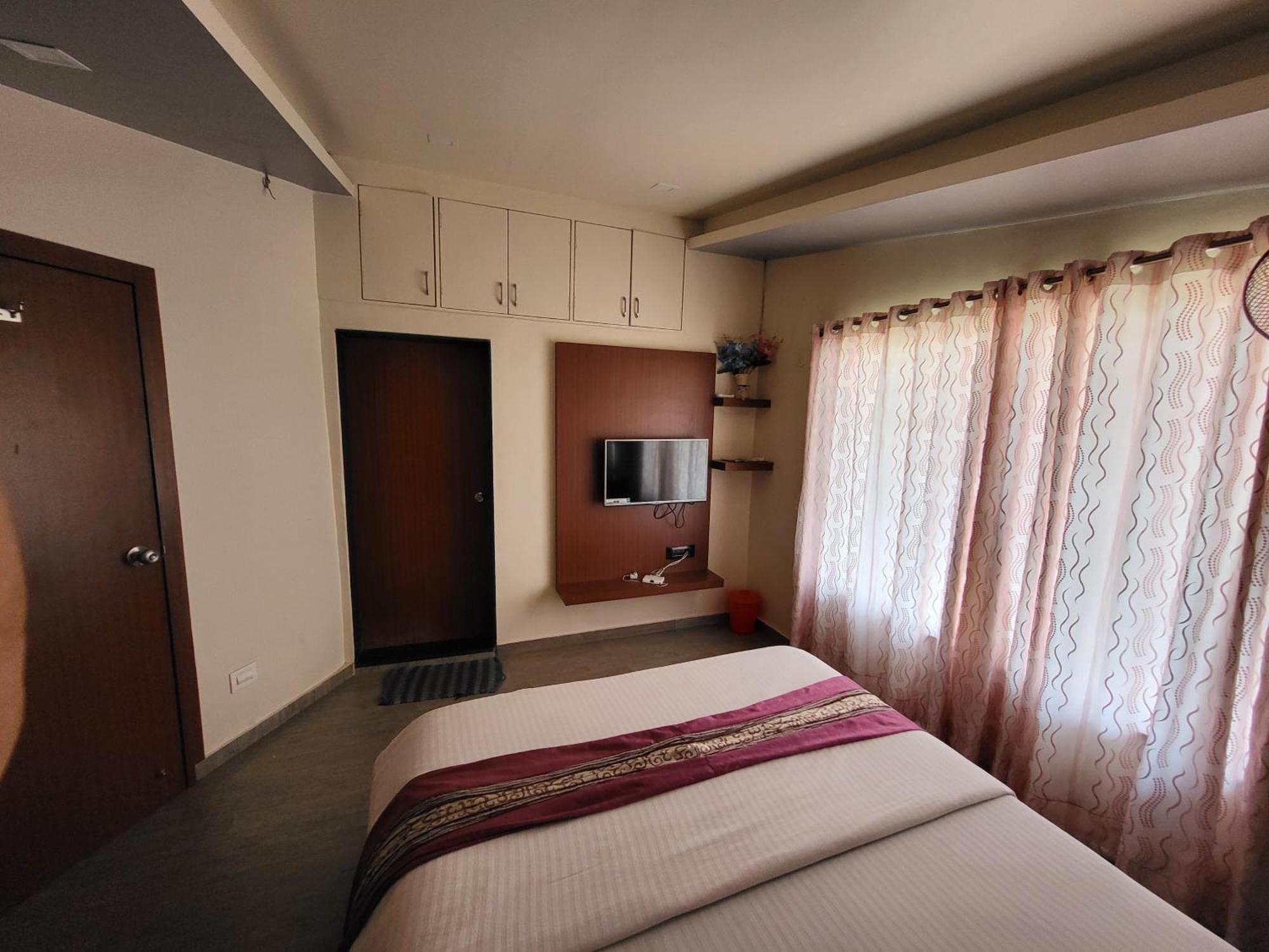 Paras Holiday Home Satara Zewnętrze zdjęcie