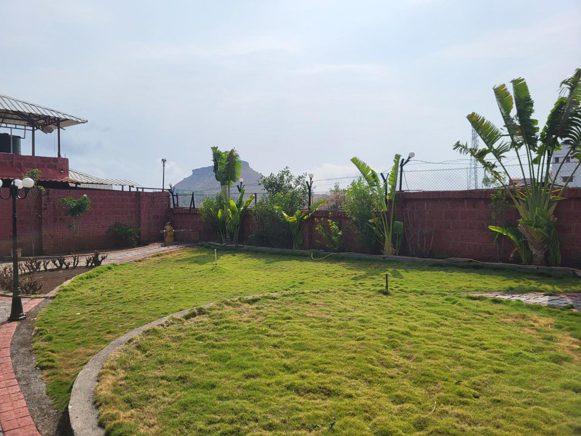 Paras Holiday Home Satara Zewnętrze zdjęcie